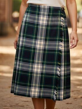 Classic Wool Green Plaid Midi Skirt with Cream Accents - Size 8